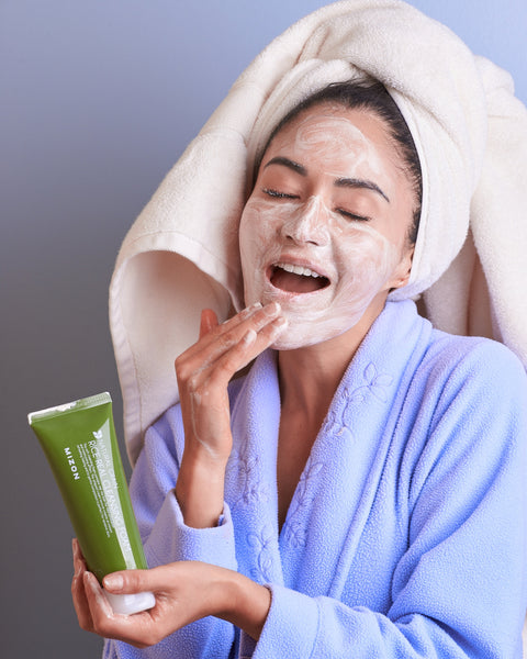 🧖🏻‍♀️La doble limpieza facial proviene de rituales de belleza asiáticos,  consiste en aplicar dos productos para realizar una correcta…